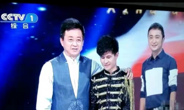 星光大道歌手現狀悽慘，花光上千萬無家可歸住橋洞，靠賣苦力維生