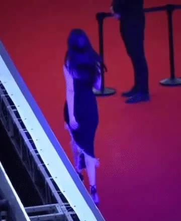 35歲的楊冪凍齡十足，周冬雨少女感爆棚，全都是因為“漫畫腿”啊