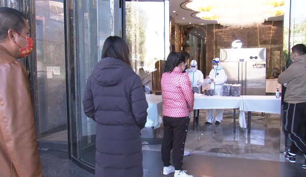 近萬名遊客因疫情滯留!這個高風險地區實際情況如何? 近萬名遊客因疫情滯留!這個高風險地區實際情況如何?