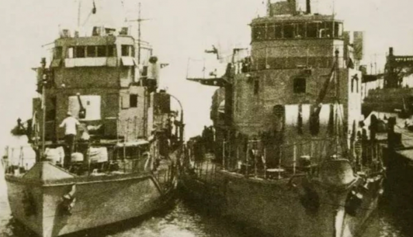 1953年英國艦艇故意挑釁，新中國海軍第一戰，當場炸斃英軍指揮官