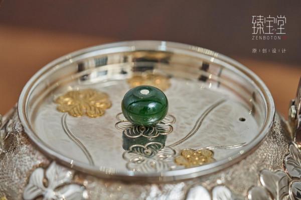 四葉草和銀壺的組合,會給茶席增添多少雅趣? 四葉草和銀壺的組合,會給茶席增添多少雅趣?