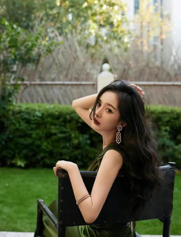 ELLE風尚大典:劉詩詩優雅,楊冪美豔,唐嫣時尚,仙劍三姐妹鬥豔 ELLE風尚大典:劉詩詩優雅,楊冪美豔,唐嫣時尚,仙劍三姐妹鬥豔