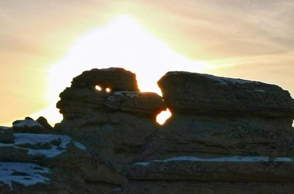 鬼斧神工！伊犁河谷雅丹地貌風光美輪美奐