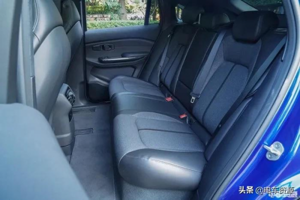後排座椅實測:蔚來ES6/EC6的空間和舒適性表現如何? 後排座椅實測:蔚來ES6/EC6的空間和舒適性表現如何?
