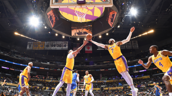 五連敗！湖人遭勇士雙殺，360組合轟47+22+12，庫裡格林休戰