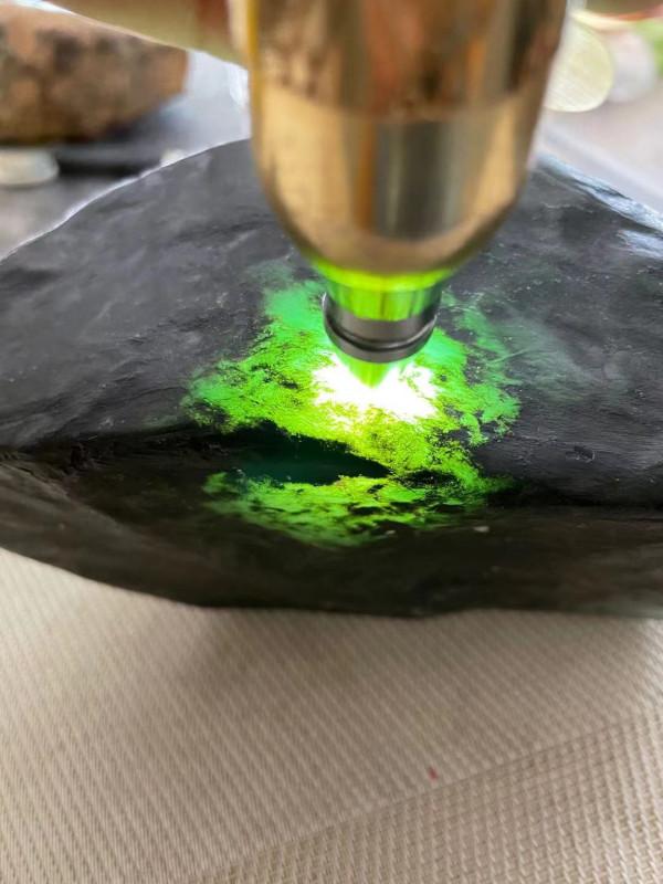 大個頭翡翠原石真的值得購買嗎？