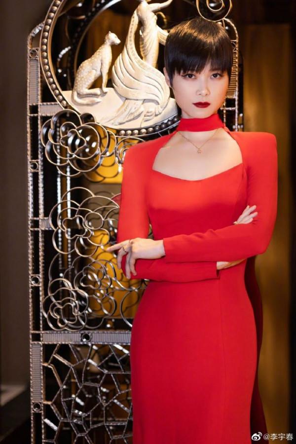 李宇春女人味十足，看得出來，這些年確實很努力！楊丞琳既視感