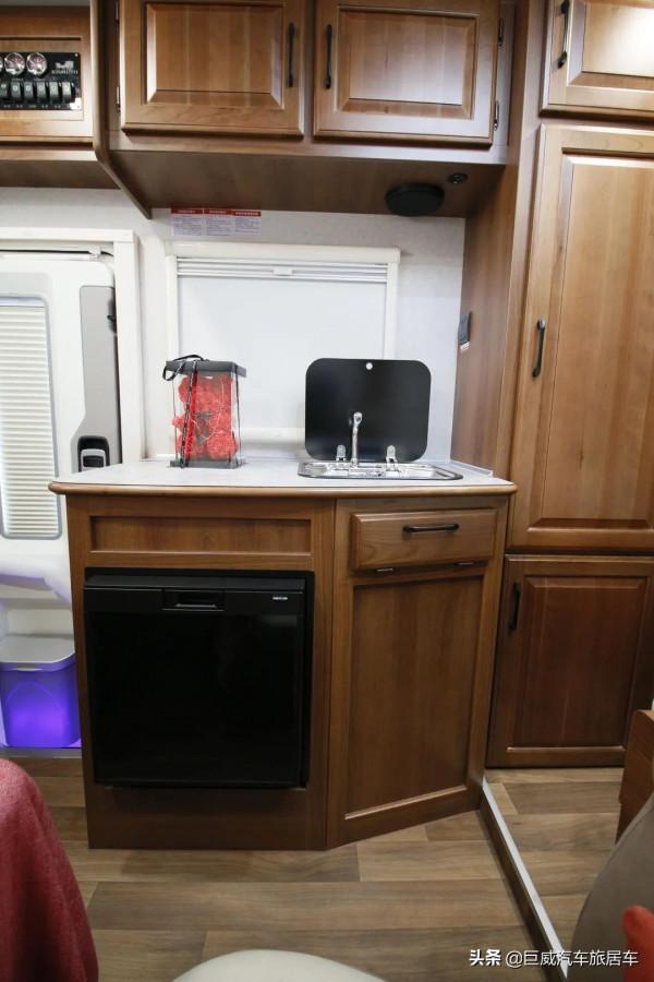 國六福特自動擋房車，裝配升級，細節更加人性化