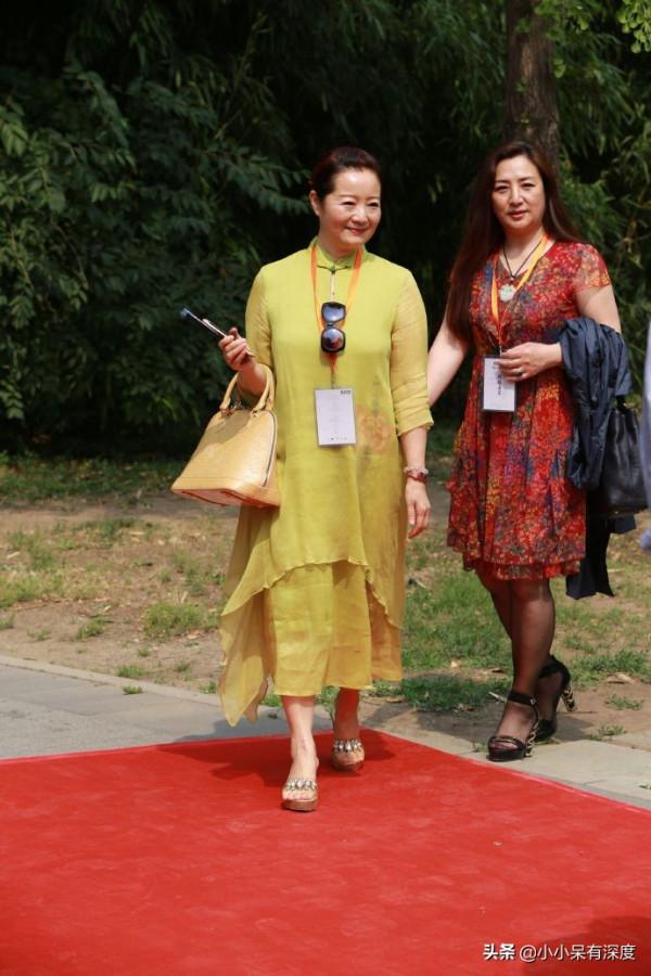 胡澤紅近況，她身材略有些發福，但依舊可以看出當年惜春的影子