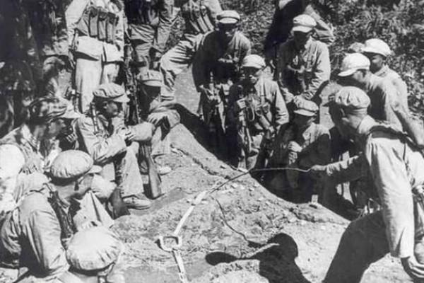 “聯合國軍”猛烈反撲老禿山,志願軍寸土不讓:來多少就消滅多少 “聯合國軍”猛烈反撲老禿山,志願軍寸土不讓:來多少就消滅多少