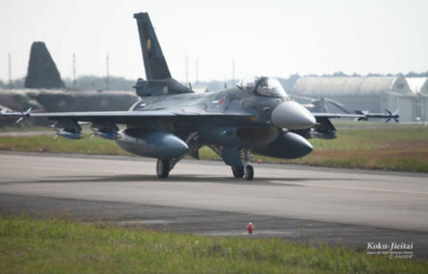 日本F2戰機90公斤座艙蓋空中脫落 駕駛席裸露在外迫降 日本F2戰機90公斤座艙蓋空中脫落 駕駛席裸露在外迫降