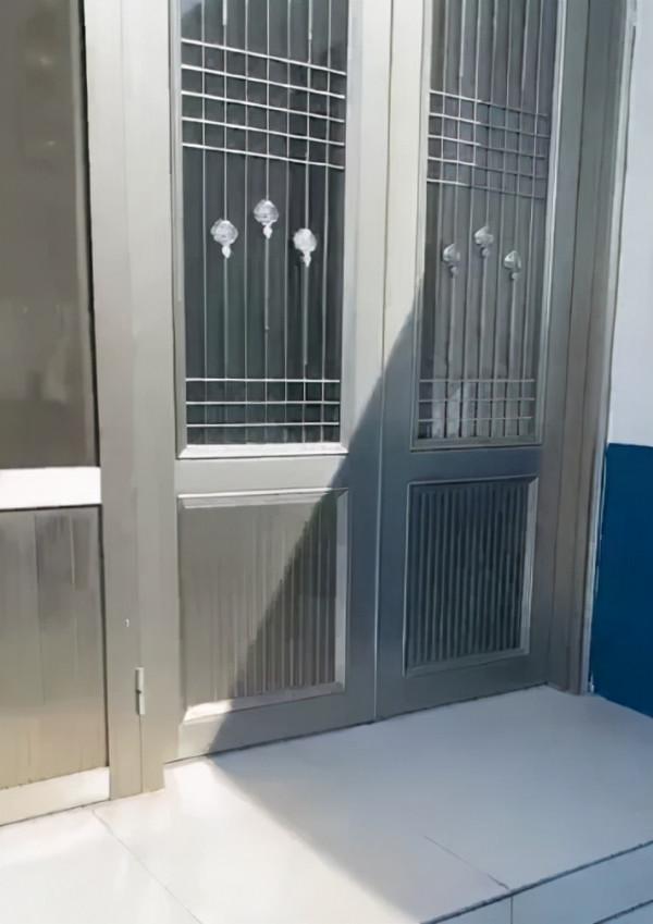 家裡房子被父母裝修成了“派出所”，小偷看了繞道走