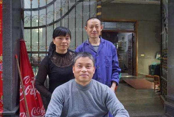 女子帶前夫改嫁16年，住在同一屋簷下，兩任丈夫成好兄弟