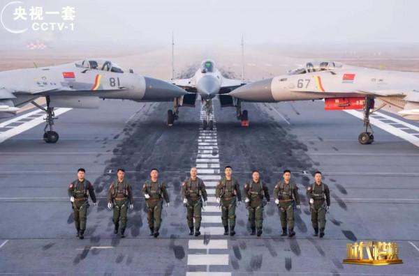 他們是“人民英雄”“時代楷模”張超的戰友！就是他們讓中國有了更多在航母起飛的“刀尖舞者”