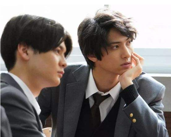 為防學生“犯花痴”，教材編寫者有多努力？大家看到對比圖就懂了