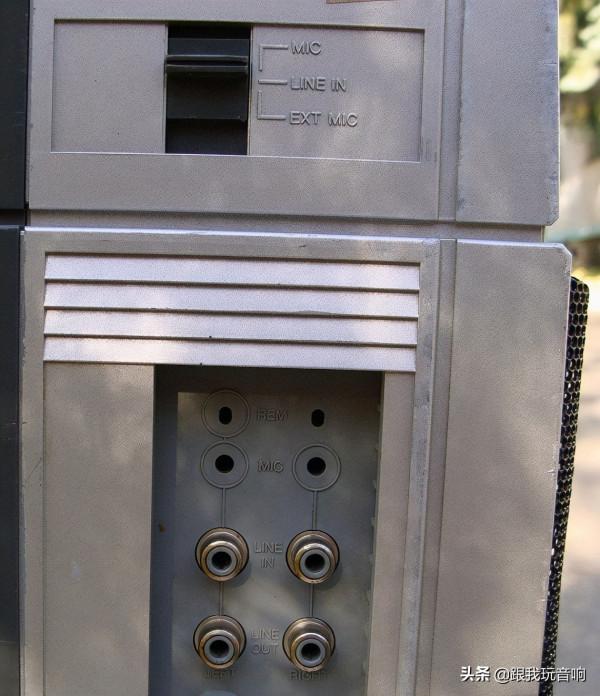 80年代飛利浦推出的D8444立體聲收音機、盒式錄音機Boombox音響 80年代飛利浦推出的D8444立體聲收音機、盒式錄音機Boombox音響