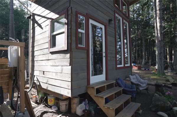 一對夫婦在荒島上住2年,蓋起10㎡蝸居,“離網”的日子簡單快樂 一對夫婦在荒島上住2年,蓋起10㎡蝸居,“離網”的日子簡單快樂