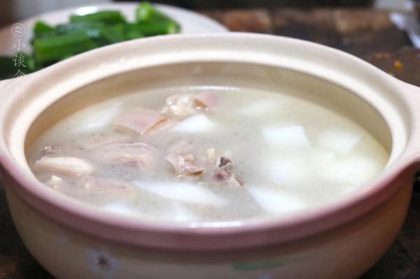 燉羊湯時，開水還是冷水下鍋？區別很大，做錯有羶味湯色不奶白