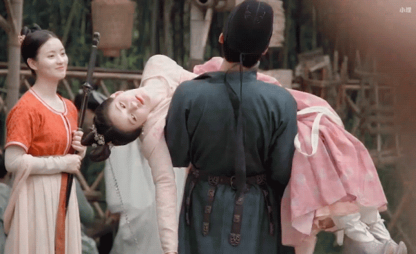 深秋將至，盤點偶像劇安全感爆棚的擁抱名場面，給大家取取暖