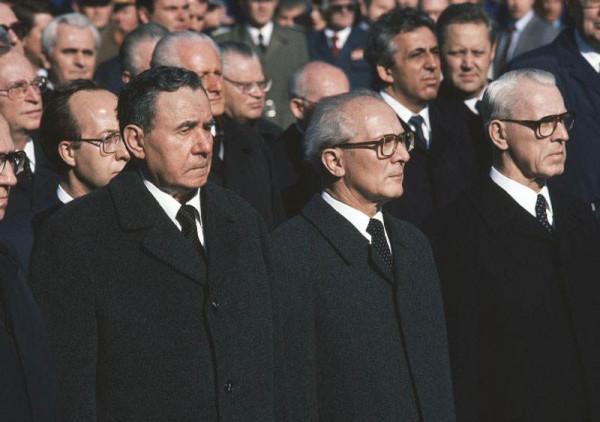 柏林牆倒塌，兩德統一後，執政30年的昂納克去哪了？