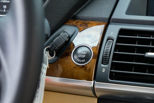 二手寶馬X5硬實力面面俱到，20來萬價效比令人怦然心動