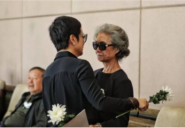 老戲骨呂中：22歲嫁小學同學，3個孩子事業有成，兒媳是國際影后