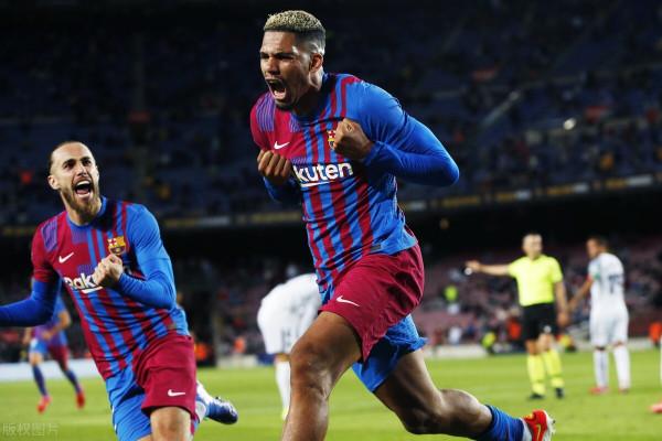 失去絕代雙驕的兩大豪門有些落寞,囧叔和科曼還能在帥位上坐多久 失去絕代雙驕的兩大豪門有些落寞,囧叔和科曼還能在帥位上坐多久