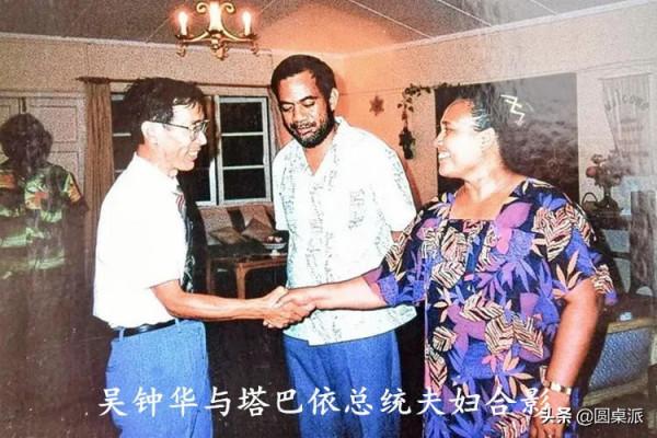 喝雨水、挖野菜，中國“最孤獨”的大使，唯一的夥伴是條狗