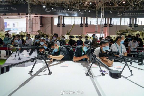 必打卡地！據槍就是這麼帥