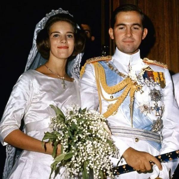 35歲希臘王子迎娶白富美,被廢流亡的王室,為啥全是“網紅名媛” 35歲希臘王子迎娶白富美,被廢流亡的王室,為啥全是“網紅名媛”