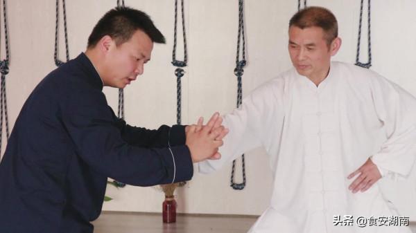 太極拳中的防守反攻——太極雲手，貼近實戰中是怎樣施展的？