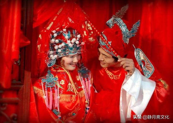 民間故事：書生見河中女子沐浴，多次騙他下河，女子：別跟我比慘