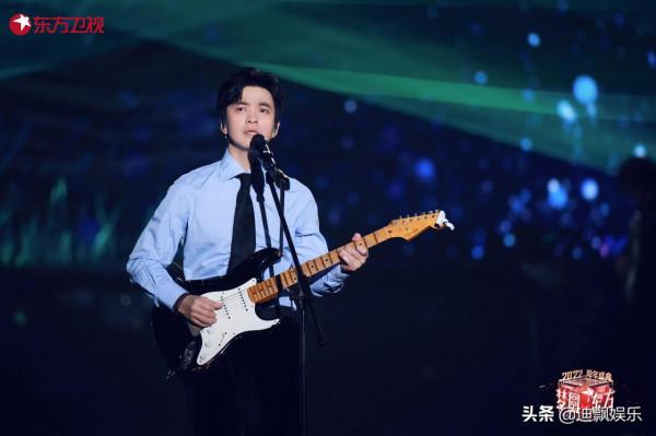 歌手變“舞王”，跨年夜李健給大家帶來多個驚喜