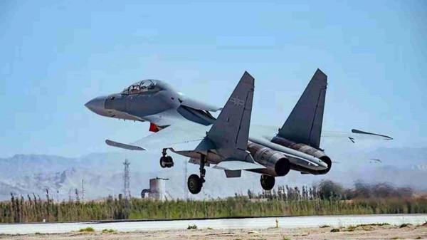 解放軍首次派14架殲16!直接穿越臺海以南,蔡當局插翅難飛 解放軍首次派14架殲16!直接穿越臺海以南,蔡當局插翅難飛