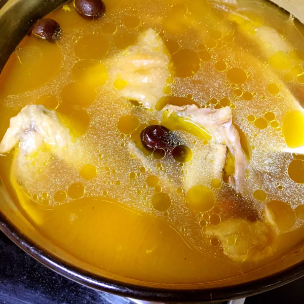 生活科普 &vert; 喝湯前扔張紙來吸油？這事靠譜嗎？