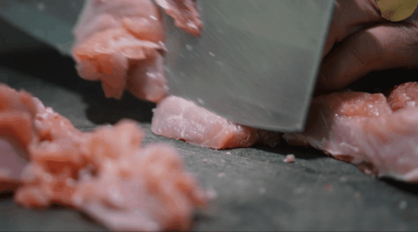 大山深處的年味，是錘出來的！紅紅火火！又香又糯