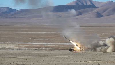 颯！平均年齡不到22歲，女兵駕駛數十噸遠火發射車馳騁疆場