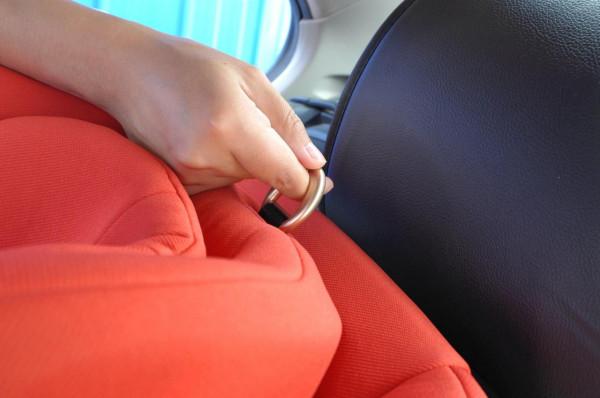 「開箱+全方位測評」上車實測 qborn 0-12歲兒童安全座椅 「開箱+全方位測評」上車實測 qborn 0-12歲兒童安全座椅