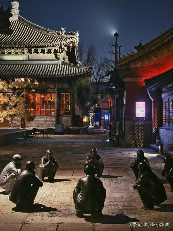 在故宮角樓旁邊的衚衕深處，藏著一家高檔西餐！人均千元