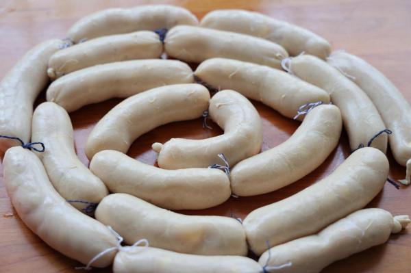 雞胸肉別水煮，試試做成脆皮腸，低油低脂，煎一煎超級方便又健康