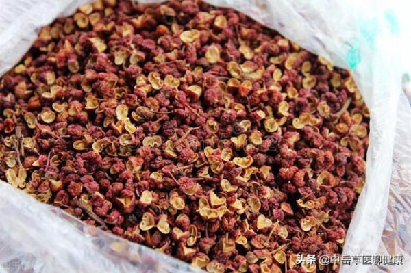 想不到冬季用艾葉花椒泡腳這麼神奇