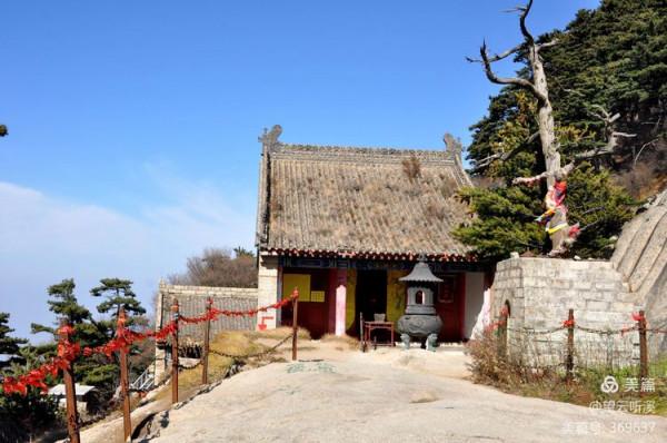 乘坐西峰索道上華山