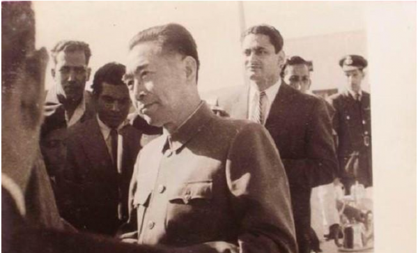 周恩來年輕時非常帥氣，為何他卻從28歲開始，留起了難看的大鬍子