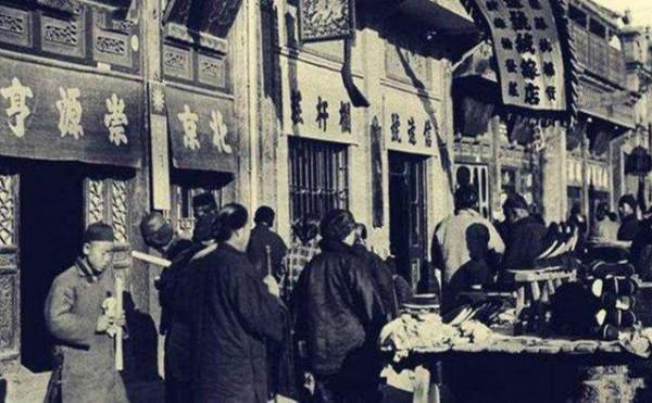 歷史上曾有一次明令禁止過春節,不得放假,過節的人會直接被逮捕 歷史上曾有一次明令禁止過春節,不得放假,過節的人會直接被逮捕