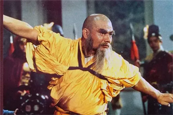 1987年一部合拍動作片，導演親自當替身被火燒，女主角長相驚豔