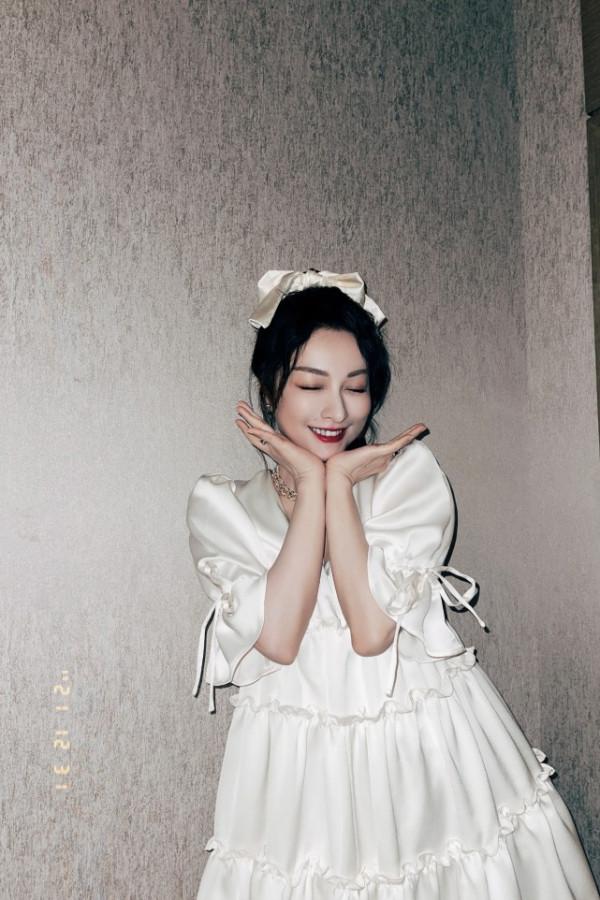 39歲吳昕徹底大逆襲！不主持成表演嘉賓太亮眼，穿泡泡裙閃耀全場