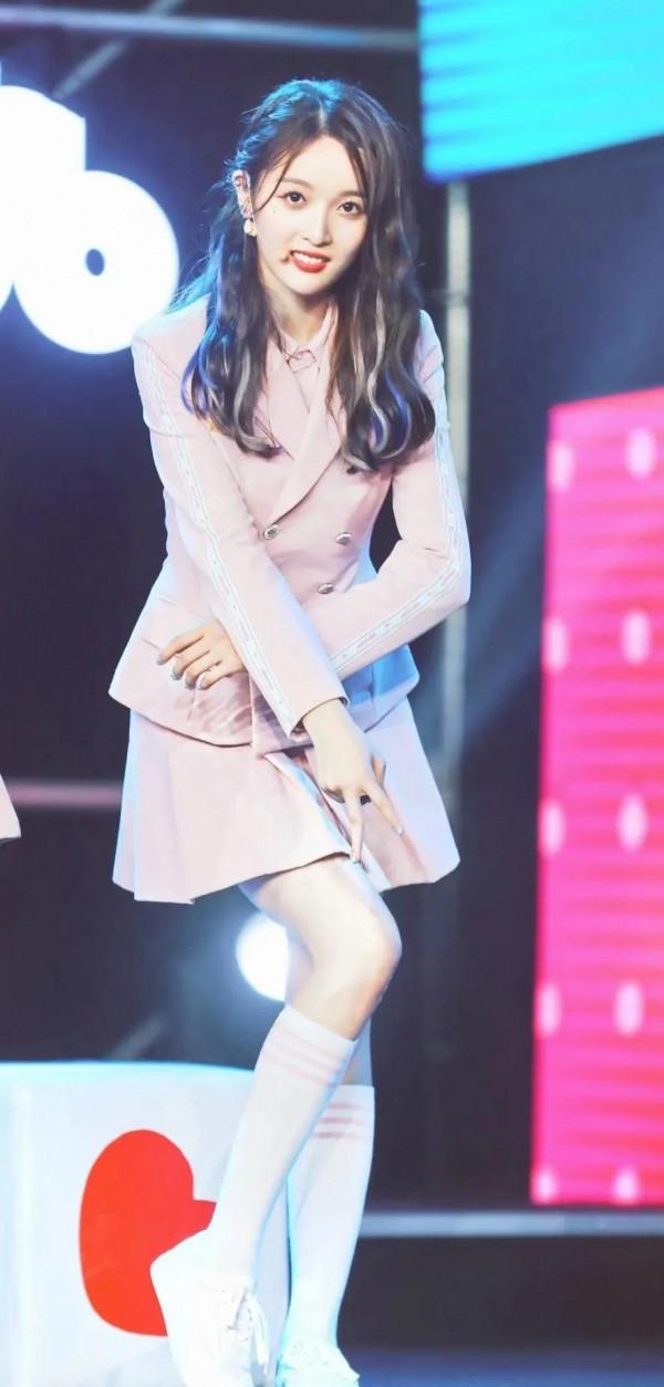 有喜歡吳宣儀的嗎？長相甜美可人，處處散發著迷人的青春氣息