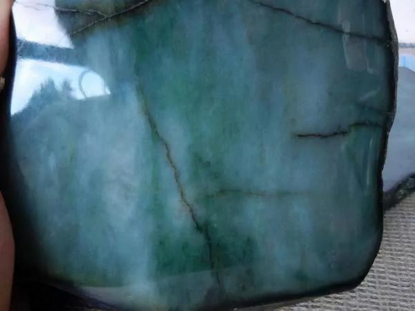 十寶九有裂，但翡翠原石中這些“綹裂”不能碰