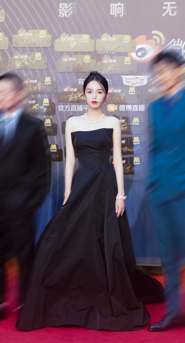 周也清冷，王楚然大氣，這屆小花終於有了辨識度 | 年終總結系列