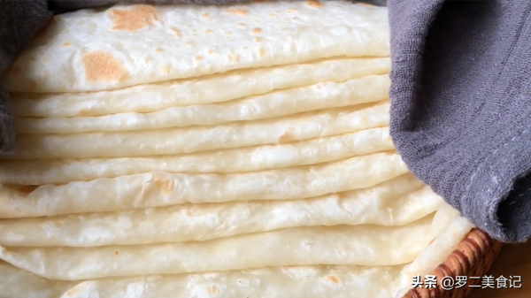 30秒快手烙餅做法，不加一滴油，個個鼓大泡，柔軟筋道，卷啥都行